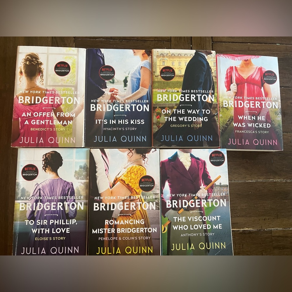A Lot of 7 Bridgerton Books by Julia Quinn (Format Paperback) Netflix Series